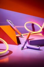 Faber-Castell Poly Ball Flow Edition Punchy Melon Penna Stilografica - Larghezza del pennino media - Morbida al tatto - Colore lilla/rosso sfumato - immagine 4