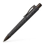 Faber-Castell Poly Ball Leo Edition 2026 Espositore con 24 penne a sfera retrattili XB - Forma triangolare ergonomica - Morbida al tatto - Design assortiti - immagine 2