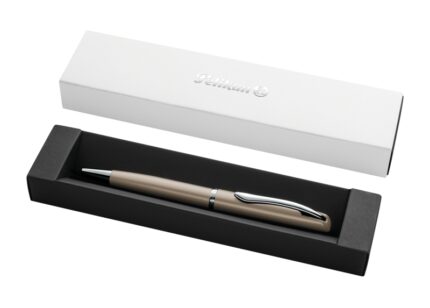 Pelikan Jazz Noble Penna a sfera a scatto - Tratto da 1 mm - Meccanismo a rotazione - Ricarica 337M blu - Astuccio regalo - Corpo satinato - Colore marrone