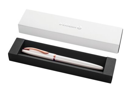 Pelikan Jazz Noble Penna Stilografica - Punta M - Corpo Satinato con Dettagli Cromati - Meccanismo a Cartuccia Universale - Astuccio Regalo - Colore Perla