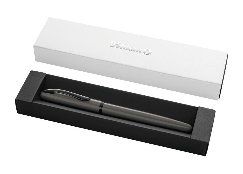 Pelikan Jazz Noble Penna Stilografica - Punta M - Corpo Satinato con Dettagli Cromati - Meccanismo a Cartuccia Universale - Astuccio Regalo - Colore Grigio Scuro