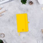 Finocam Nexo Quaderno a Copertina Morbida - 72 Fogli - 90x150mm - Carta Crema da 80g/m² - Liscia - Tasca Interna - Chiusura con Elastico - Fogli Microperforati - Colore Giallo - immagine 2