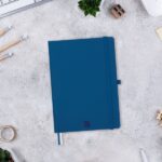 Finocam Nexo Quaderno a Copertina Morbida - 72 Fogli - Formato A5 - 148x210 mm - Carta Crema da 80 g/m² - Liscio - Tasca Interna - Chiusura con Elastico - Fogli Microperforati - Colore Blu Marino - immagine 2