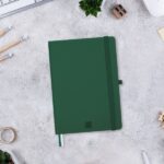 Finocam Nexo Quaderno a Copertina Morbida - 72 Fogli - Formato A5 - 148x210mm - Carta Crema da 80g/m² - Liscia - Tasca Interna - Chiusura con Elastico - Fogli Microperforati - Colore Verde Scuro - immagine 2