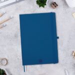 Finocam Nexo Quaderno a Copertina Morbida - 72 Fogli - Formato B5 - 176x250 mm - Carta Crema da 80 g/m² - Liscia - Tasca Interna - Chiusura con Elastico - Fogli Microperforati - Colore Blu Marino - immagine 2
