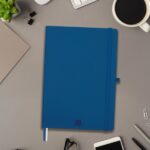 Finocam Nexo Quaderno a Copertina Morbida - 72 Fogli - Formato B5 - 176x250 mm - Carta Crema da 80 g/m² - Tasca Interna - Chiusura con Elastico - Portapenne - Righe Orizzontali - Colore Blu Marino - immagine 2