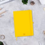 Finocam Nexo Taccuino con copertina rigida - 72 fogli - Formato A5 - 148x210 mm - Carta crema da 80 g/m² - Liscio - Tasca interna - Chiusura con elastico - Fogli microperforati - Colore giallo - immagine 2