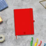 Finocam Nexo Taccuino con copertina rigida - 72 fogli - Formato A5 - 148x210 mm - Carta crema da 80 g/m² - Tasca interna - Chiusura con elastico - Portapenne - Fogli microperforati - Colore rosso - immagine 2