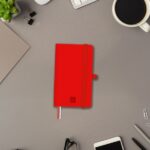 Finocam Nexo Quaderno con copertina rigida - 72 fogli - 90x150 mm - Righe orizzontali - Carta color crema da 80 g/m² - Tasca interna - Portapenne - Fogli microperforati - Colore rosso - immagine 2
