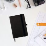 Finocam Class Quaderno a copertina rigida - 96 fogli - 100x150 mm - Carta crema da 80 g/m² - Liscia - Tasca interna - Chiusura con elastico - Fogli microperforati - Colore nero - immagine 2