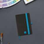 Finocam Modern Taccuino con copertina leggera - 72 fogli - 100x150 mm - Carta crema da 80 g/m² - Liscio - Tasca interna - Chiusura con elastico - Fogli microperforati - Colore nero - immagine 2