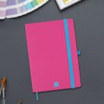 Finocam Modern Taccuino con copertina leggera - 72 fogli - Formato A5 - 148x210 mm - Carta color crema da 80 g/m² - Liscia - Tasca interna - Chiusura con elastico - Fogli microperforati - Colore rosa - immagine 2