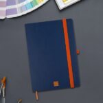 Finocam Modern Quaderno con copertina leggera - 72 fogli - Formato A5 - 148x210 mm - Carta crema da 80 g/m² - Liscia - Tasca interna - Chiusura con elastico - Fogli microperforati - Colore blu - immagine 2