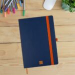 Finocam Modern Taccuino con Copertina Leggera - 72 Fogli - Formato A5 - 148x210mm - Carta Crema da 80g/m2 - Tasca Interna - Chiusura con Elastico - Fogli Microperforati - Colore Blu - immagine 2