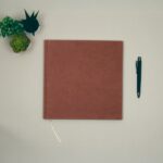 Finocam Event Libro degli ospiti - 80 fogli - 250x250 mm - Carta avorio da 120 g/m² - Copertina sintetica in similpelle - Colore marrone - immagine 2