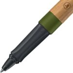 Stabilo Grow Espositore con 12 penne a sfera - Tratto 0,5 mm - Impugnatura ergonomica in bioplastica - Ricaricabile - Legno certificato FSC - Inchiostro blu - immagine 3
