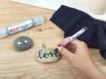 Edding 5300 Acrylic Espositore con 137 pennarelli acrilici permanenti - Punta smussata 1-2 mm - Tratto sottile - Resistente alla luce - Asciugatura rapida - Colori assortiti, gamma completa - immagine 3