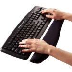Fellowes PlushTouch Reposamuñecas para Teclado Foam Fusion - Proteccion Antibacterias - Material Extrasueve - Base Antideslizante - Color Negro - immagine 2