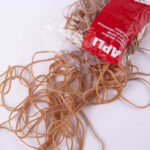 Apli Gomas Elasticas Ø 140 x2mm - Bolsa con Zip y Eurohole - 100g de Contenido - 70% de Caucho Natural - Gran Elasticidad y Excelente Resistencia - immagine 4