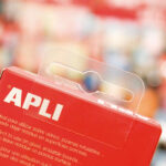 Apli Pack de 100 Colgadores Autoadhesivos Eurohole 34x48mm - Ideal para Productos de Bajo y Medio Peso - immagine 2