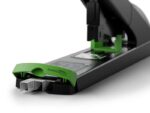 Novus B 50 re+new Grapadora de Gruesos - Fabricada con Plastico Reciclado - Hasta 140 Hojas - Grapado Cerrado con Sistema Bypass - Color Negro/Verde - immagine 2