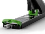 Novus B 56 re+new Grapadora de Gruesos - Fabricada con Plastico Reciclado - Hasta 200 Hojas - Grapado Cerrado con Sistema Bypass - immagine 2