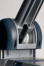 Petrus 582 Super Taladro Perforador para Gruesos - Perfora hasta 250 Hojas - Palanca Larga para Minimo Esfuerzo - Punzones de 6mm - Barra Guia Resistente hasta Formato A3 - Color Gris - immagine 2