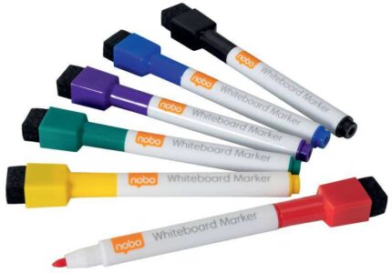 Nobo Pack con 6 Mini Rotuladores para Pizarra Blanca con Tapa Borrador Magnetica - Punta Fina 2mm - Destaca en Pizarras Blancas - Colores Surtidos