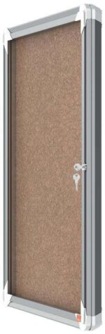 Nobo Vitrina para 4 Hojas A4 con Superficie de Corcho - 532x692x37mm - Puerta de Cristal de Seguridad - Marco de Aluminio - Color Natural - immagine 3