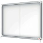 Nobo Vitrina Interior para 8 Hojas A4 con Superficie Magnetica y Puerta Deslizante - 689x972x54mm - Superficie Blanca Metalica y Magnetica de Borrado en Seco - Marco de Aluminio - Puertas de Cristal de Seguridad Deslizantes - Color Blanco - immagine 2