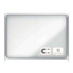 Nobo Vitrina Interior para 8 Hojas A4 con Superficie Magnetica y Puerta Deslizante - 689x972x54mm - Superficie Blanca Metalica y Magnetica de Borrado en Seco - Marco de Aluminio - Puertas de Cristal de Seguridad Deslizantes - Color Blanco - immagine 4