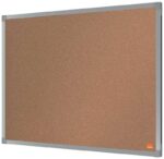 Nobo Essence Tablero de Anuncios de Corcho 600x450mm - Montaje en Esquinas - Superficie de Corcho - Marco de Aluminio Anodizado - Color Natural - immagine 2