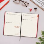 Finocam Flexi Lisa Agenda en Catalan - Anual 2026 - Tapa Blanda - Formato F4 - 120x23x172mm - 1 Dia por Pagina - Color Rojo - immagine 3