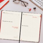 Finocam Flexi Lisa Agenda en Catalan - Anual 2026 - Tapa Blanda - Formato FA5 - 151x23x214mm - 1 Dia por Pagina - Color Rojo - immagine 3