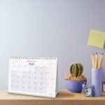 Finocam Chic Calendario de Sobremesa en Catalan - Anual 2026 - 210x70x155mm - Espacio para Escribir - Color Morado - immagine 2