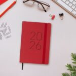 Finocam Flexi Lisa Agenda - Anual 2026 - Tapa Blanda - Formato F4 - 120x13x172mm - Semana Vista Horizontal - Color Rojo - immagine 2
