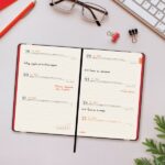 Finocam Flexi Lisa Agenda - Anual 2026 - Tapa Blanda - Formato F4 - 120x13x172mm - Semana Vista Horizontal - Color Rojo - immagine 3