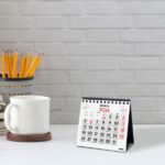 Finocam Calendario de Sobremesa - Anual 2026 - 110x40x140mm - Numeros Grandes - Color Blanco y Rojo - immagine 2