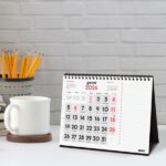 Finocam Calendario de Sobremesa en Catalan - Anual 2026 - Espacio para Notas - 210x70x160mm - Numeros Grandes - Color Blanco y Rojo - immagine 2