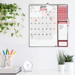 Finocam Calendario de Pared en Catalan - Anual 2026 - Anilla Portaboligrafo - 300x11x335mm - Espacio para Escribir - Color Blanco y Rojo - immagine 2