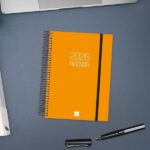 Finocam Opaque Agenda de Espiral - Anual 2026 - Tapa Ligera - Cierre con Goma Elastica - Formato E10 - 175x29x212mm - 1 Dia por Pagina - Color Naranja - immagine 5