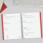 Finocam My Agenda de Espiral - Anual 2026 - Tapa Dura Antirayaduras - Formato E10 - 171x9x212mm - Semana Vista Horizontal - Color Rojo - immagine 3