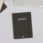 Finocam My Agenda de Espiral en Catalan - Anual 2026 - Tapa Dura Antirayaduras - Formato E10 - 171x9x212mm - Semana Vista Horizontal - Color Negro - immagine 2