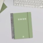 Finocam My Agenda de Espiral - Anual 2026 - Tapa Dura Antirayaduras - Formato E10 - 185x20x212mm - 1 Dia por Pagina - Color Verde - immagine 5