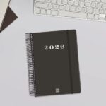Finocam My Agenda de Espiral - Anual 2026 - Tapa Dura Antirayaduras - Formato E10 - 185x20x212mm - 1 Dia por Pagina - Color Negro - immagine 5
