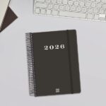 Finocam My Agenda de Espiral en Catalan - Anual 2026 - Tapa Dura Antirayaduras - Formato E10 - 185x20x212mm - 1 Dia por Pagina - Color Negro - immagine 2