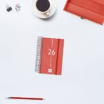 Finocam Year Agenda de Espiral - Anual 2026 - Tapa Ligera - Formato E3 - 95x24x127mm - 1 Dia por Pagina - Color Rojo - immagine 2