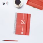 Finocam Year Agenda de Espiral - Anual 2026 - Tapa Ligera - Formato E5 - 135x24x181mm - 1 Dia por Pagina - Color Rojo - immagine 2