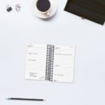 Finocam Year Agenda de Espiral en Catalan - Anual 2026 - Tapa Ligera - Formato E3 - 95x24x127mm - 1 Dia por Pagina - Color Negro - immagine 3