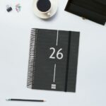 Finocam Year Agenda de Espiral en Catalan - Anual 2026 - Tapa Ligera - Formato E10 - 175x29x212mm - 1 Dia por Pagina - Color Negro - immagine 2